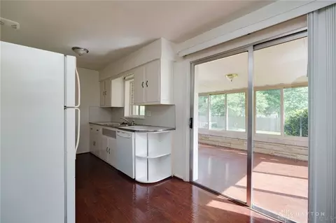 716 E Stroop Rd, Dayton, OH 45429 photo 9