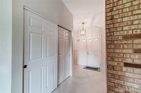 2172 E Oak Tree Dr, Dayton, OH 45440 photo 7