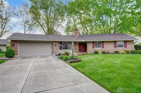 2172 E Oak Tree Dr, Dayton, OH 45440