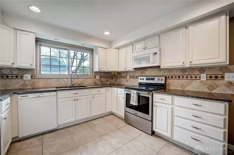 2172 E Oak Tree Dr, Dayton, OH 45440 photo 16