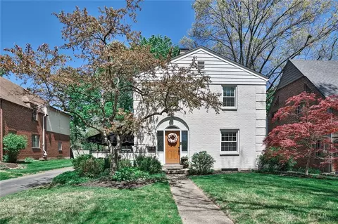 137 Spirea Dr, Oakwood, OH 45419