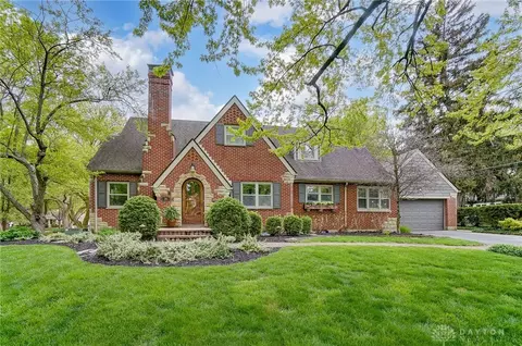 318 E Thruston Blvd, Oakwood, OH 45419