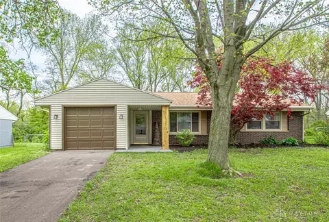 327 Amsterdam Dr, Xenia, OH 45385
