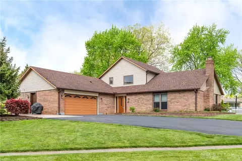 2160 S Helenwood Dr, Dayton, OH 45431