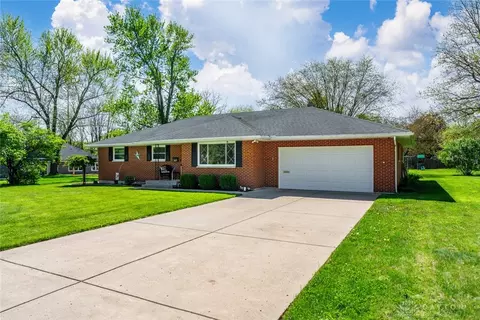 1877 Bledsoe Dr, Bellbrook, OH 45305