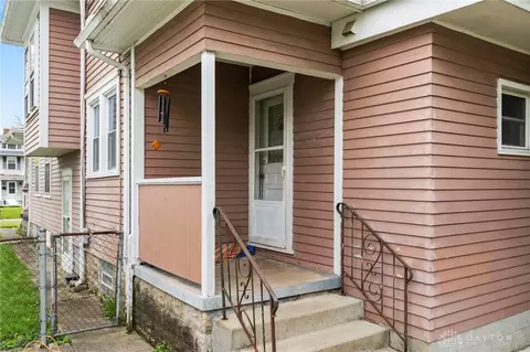 Exterior - 1327 N Limestone St, Springfield, OH 45503 photo 4 of 5