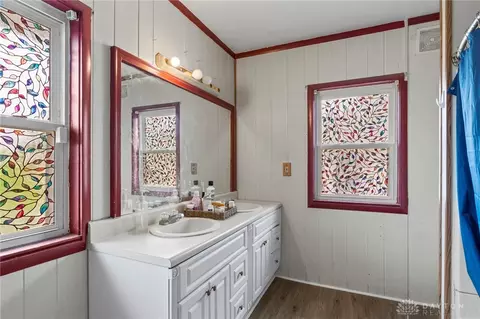 Bath - 1327 N Limestone St, Springfield, OH 45503 photo 3 of 4