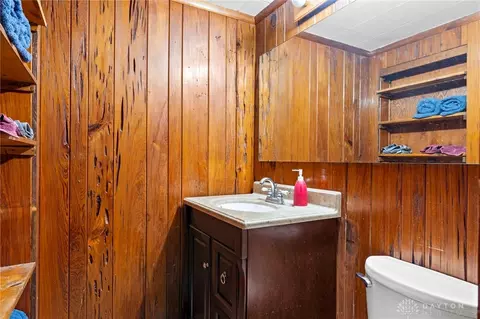 Bath - 1327 N Limestone St, Springfield, OH 45503 photo 2 of 4