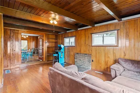 Living - 1327 N Limestone St, Springfield, OH 45503 photo 6 of 8