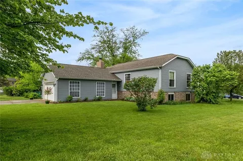 5560 Signet Dr, Dayton, OH 45424
