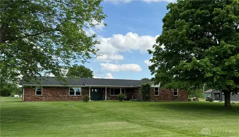 3240 Old Winchester Trl, Xenia, OH 45385
