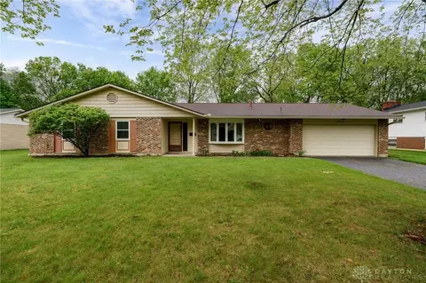1947 Stonewood Dr, Dayton, OH 45432