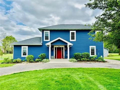 300 E Westbrook Rd, Brookville, OH 45309