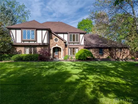 8951 Treeland Ln, Dayton, OH 45458