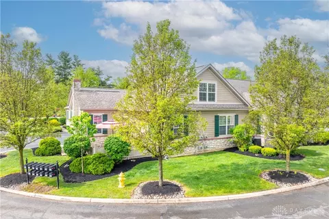 2369 Locust Hill Blvd, Dayton, OH 45431