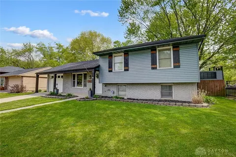 410 Evergreen Dr, Springboro, OH 45066