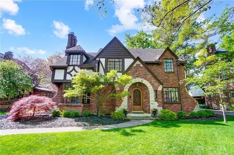 30 Hadley Rd, Oakwood, OH 45419