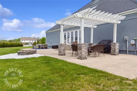 Exterior - 151 Shadow Leaf Dr, Springboro, OH 45066 photo 10 of 11