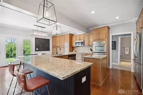 Kitchen - 151 Shadow Leaf Dr, Springboro, OH 45066 photo 2 of 5