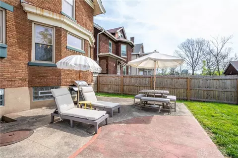 Exterior - 343 Earnshaw Ave, Cincinnati, OH 45219 photo 4 of 8