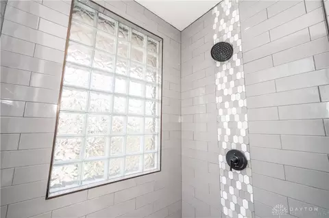Bath - 343 Earnshaw Ave, Cincinnati, OH 45219 photo 4 of 7