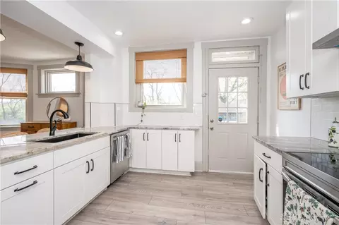 Kitchen - 343 Earnshaw Ave, Cincinnati, OH 45219 photo 2 of 5