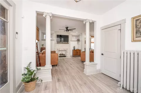 Entry Way - 343 Earnshaw Ave, Cincinnati, OH 45219 photo 2 of 3