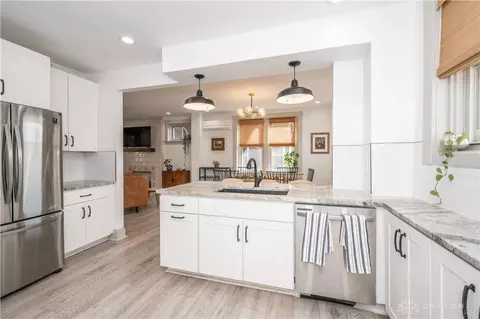 Kitchen - 343 Earnshaw Ave, Cincinnati, OH 45219 photo 4 of 5