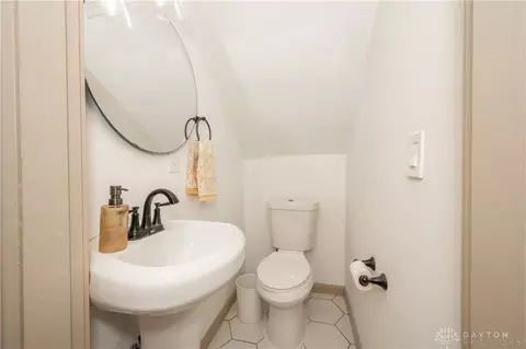Bath - 343 Earnshaw Ave, Cincinnati, OH 45219 photo 5 of 7