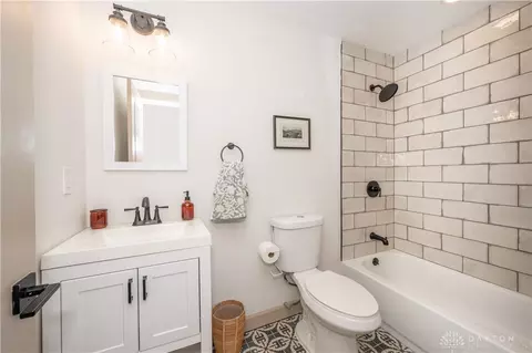 Bath - 343 Earnshaw Ave, Cincinnati, OH 45219 photo 1 of 7