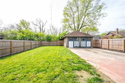 Exterior - 343 Earnshaw Ave, Cincinnati, OH 45219 photo 7 of 8
