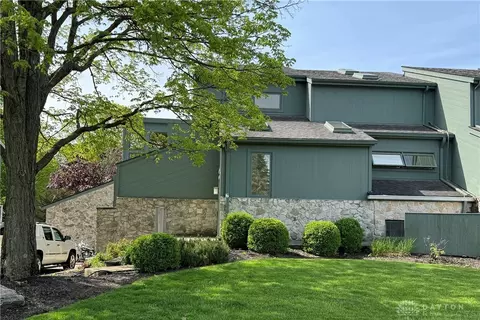 2070 Old Falls Dr, Vandalia, OH 45377