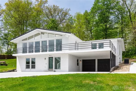 951 Spruce Dr, Springfield, OH 45504 photo 2