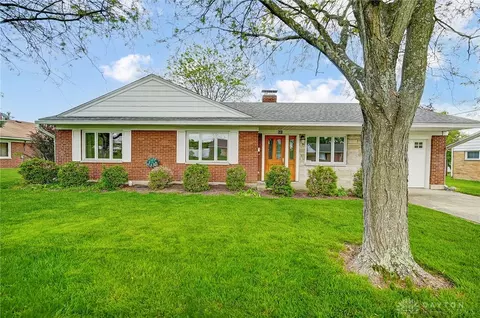 846 Fairacres Dr, Dayton, OH 45429