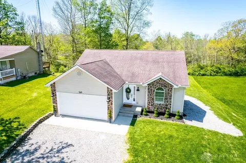 569 Lakengren Dr, Eaton, OH 45320