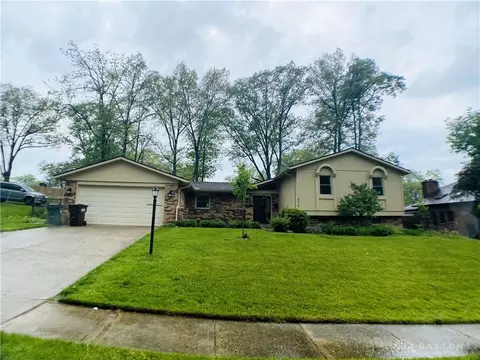 370 Forest View Dr, Fairborn, OH 45324