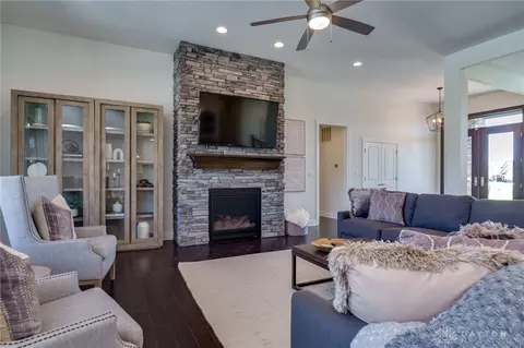 8550 Silver Oak Ct, Springboro, OH 45066 photo 14