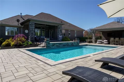 8550 Silver Oak Ct, Springboro, OH 45066 photo 3