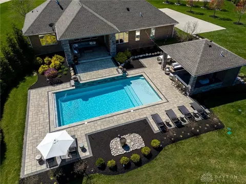 8550 Silver Oak Ct, Springboro, OH 45066 photo 2