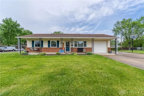 415 Skipper Ct, Englewood, OH 45322