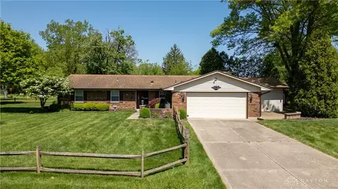 3186 Bonnie Villa Ln, Dayton, OH 45431