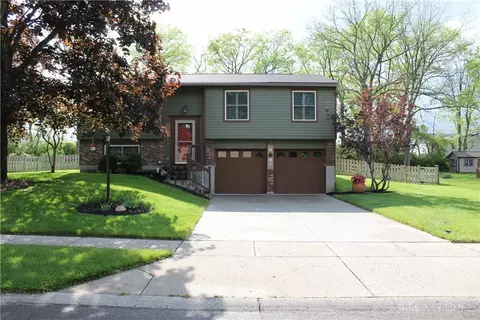 1689 Bledsoe Dr, Bellbrook, OH 45305