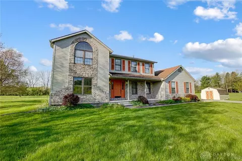1661 Valley Heights Rd, Xenia, OH 45385
