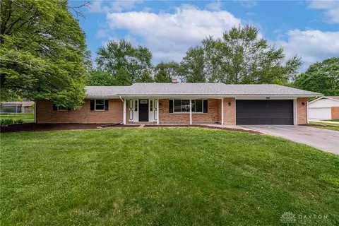 5606 Royalwood Dr, Dayton, OH 45429