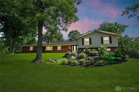 7710 Park Creek Dr, Centerville, OH 45459