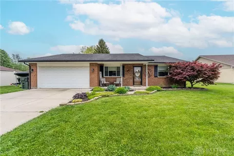 3330 Honeysuckle Dr, Troy, OH 45373