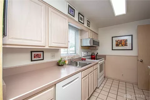 3709 Strathmoor Dr, Kettering, OH 45429 photo 12