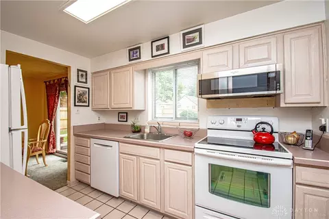 3709 Strathmoor Dr, Kettering, OH 45429 photo 13