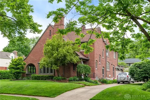 129 Beverly Pl, Oakwood, OH 45419