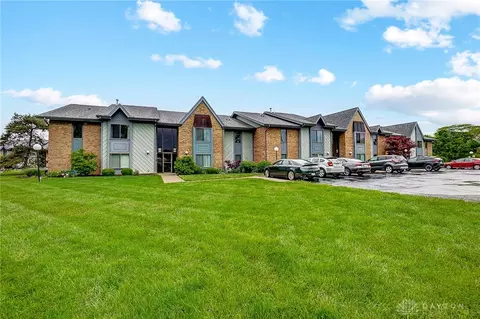 1944 Washington South Dr, Washington Township, OH 45458